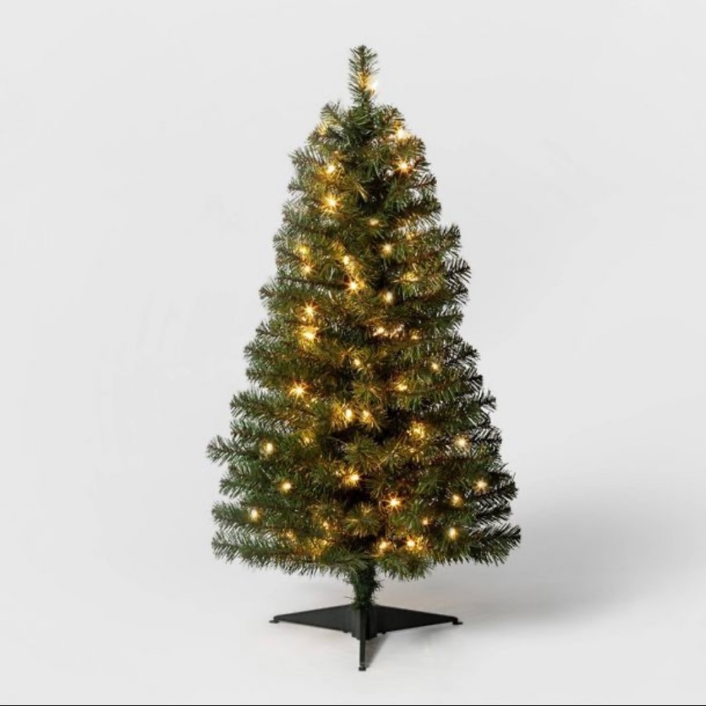 3 ft alberta spuce lit tree